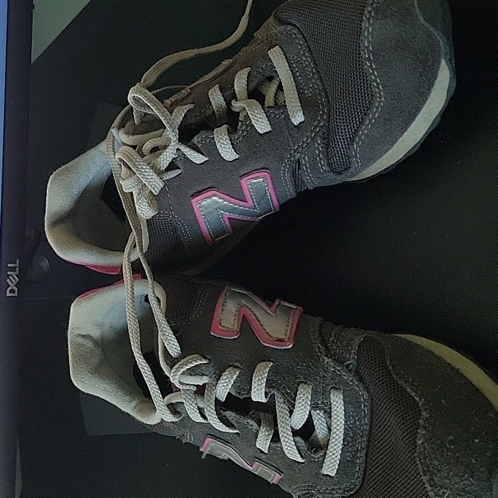 New Balance women's size 8 sneaker 👟